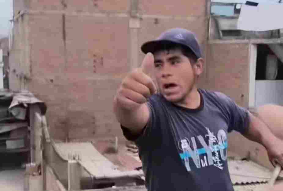 El suministro de concreto premezclado llega puntualmente a una construcción ubicada en Azcapotzalco, garantizando calidad en cada vaciado.